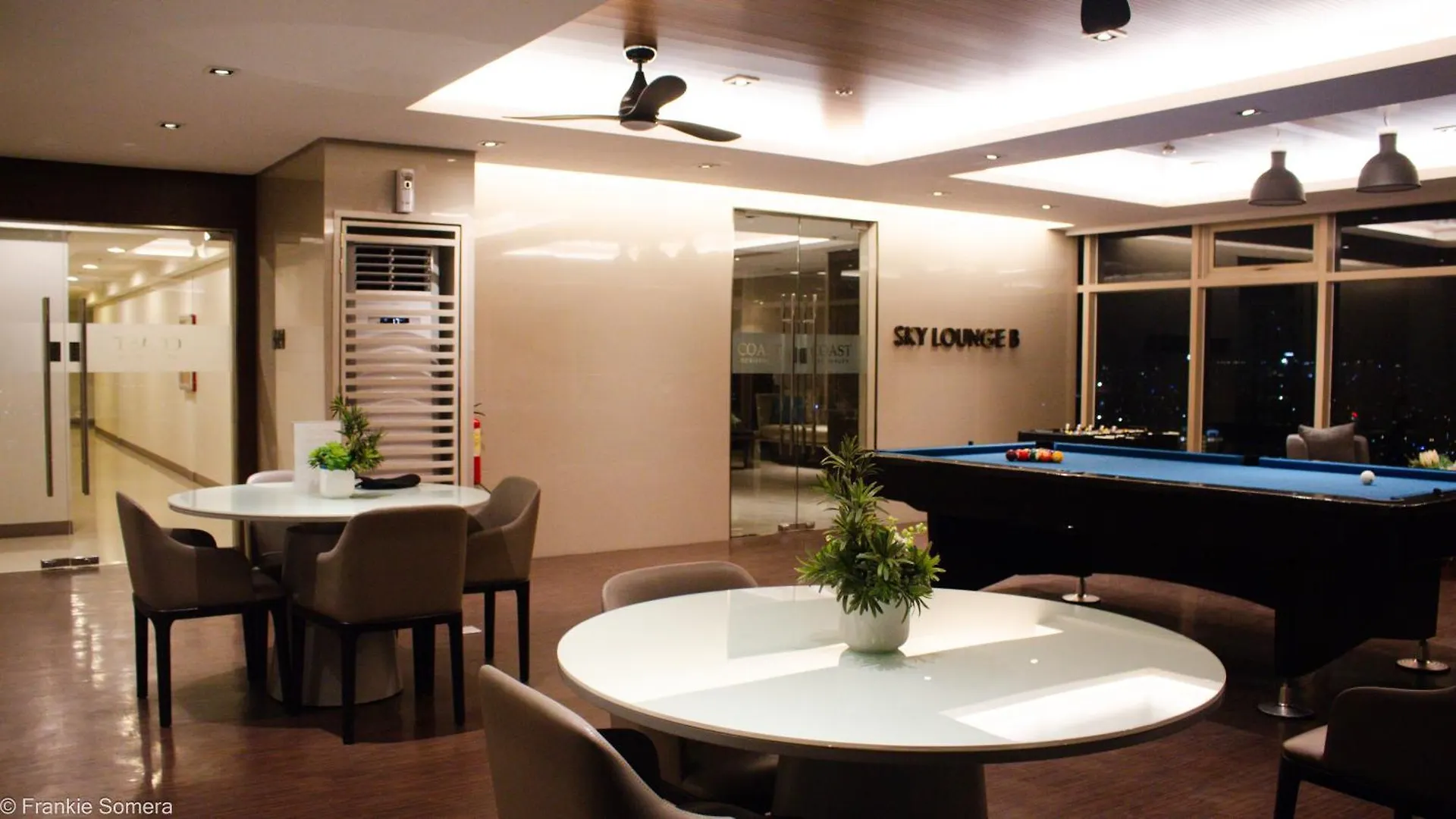 Apartment Coast Condo Penthouse In Pasay, Metro Manila Near Sm Mall Of Asia, Ninoy Aquino International Airport, World Trade Center, Star City, Intramuros Philippines